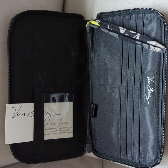 Vera Bradley wristlet/ wallet - Picture 4 of 4